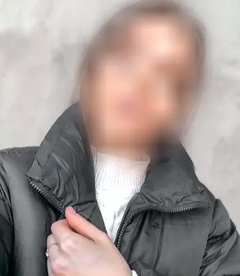Ayse, 23