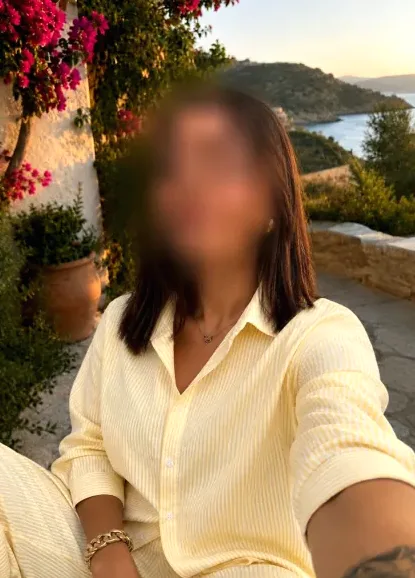 Helena, 23