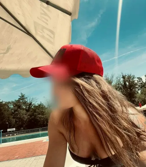 Lara, 32