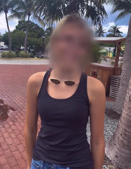 Larissa, 20