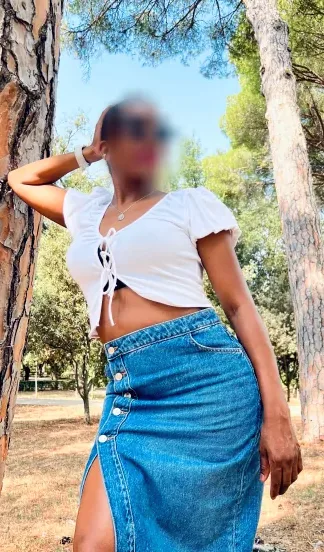 Leonie, 37