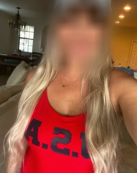 Melanie, 38