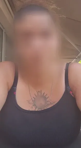 Mia, 37