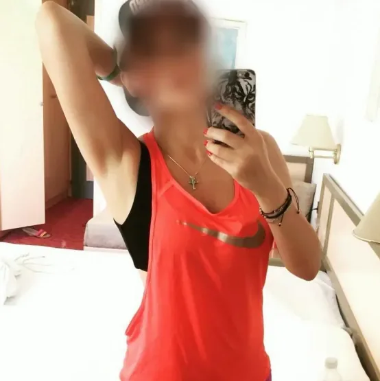 Mia, 28