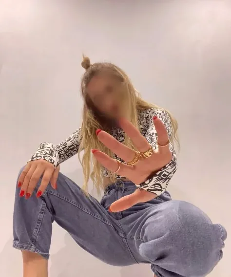 Nadja, 35