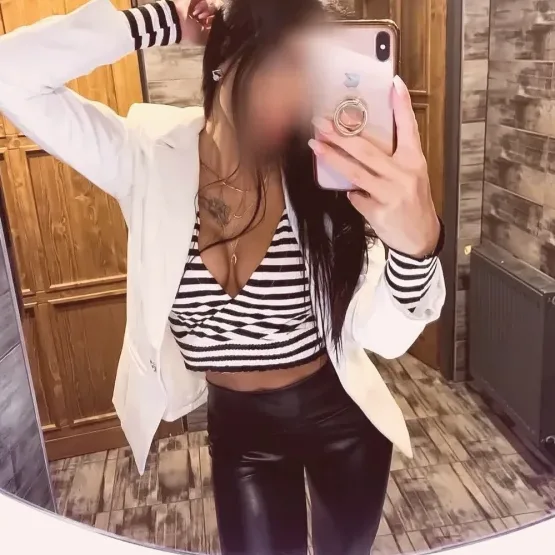 Özlem, 34
