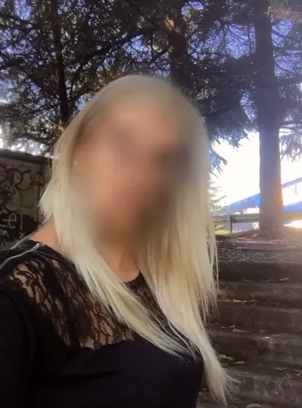 Pauline, 32