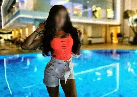 Pauline, 40