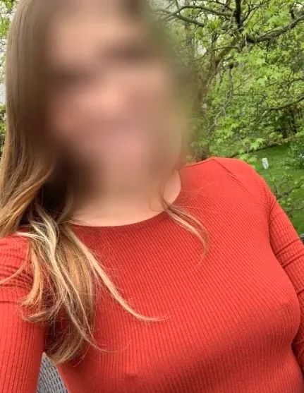 Sabrina, 32
