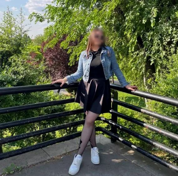 Yvonne, 21